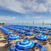 La spiaggia privata del Centro Vacanze Verde Mare a Marina Palmense con sabbia riportata
